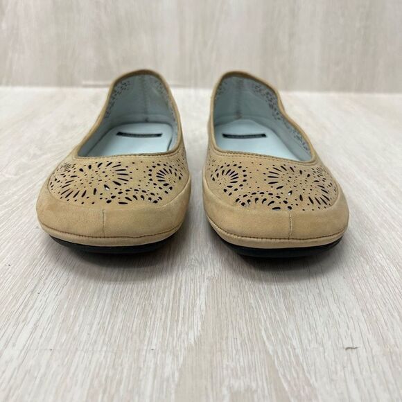 Vagabond Women’s EU 36 US 6 Perforated Floral Tan Casual Slip on Flats Loafers - Picture 3 of 9